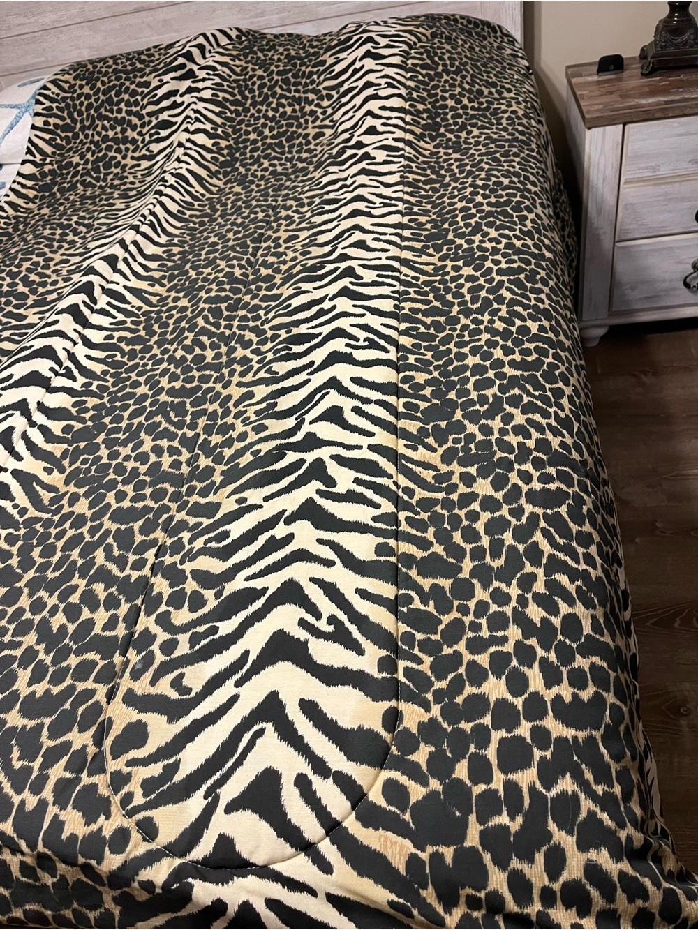 Reversible Leopard & Zebra Print Twin Comforter - Black and Cream